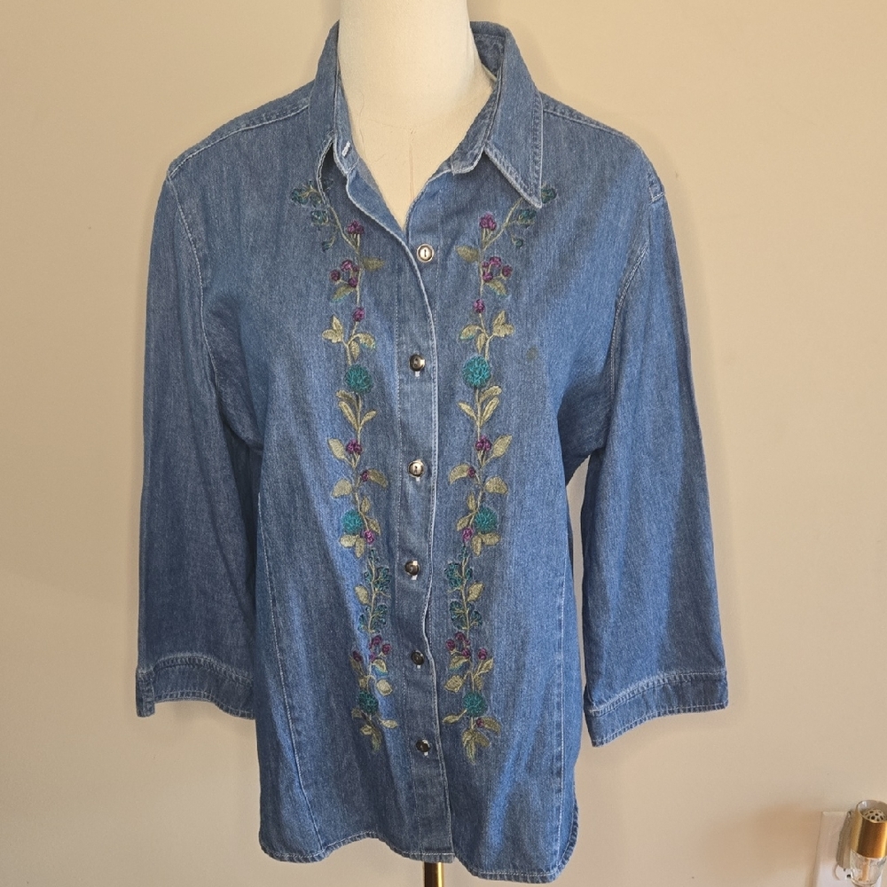 Vintage Classic Elements Blue Denim Shirt Floral Embroidery Button Up Cottage